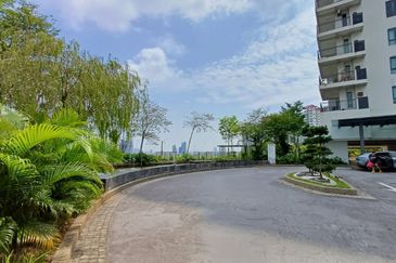 Zefer Hill Residence