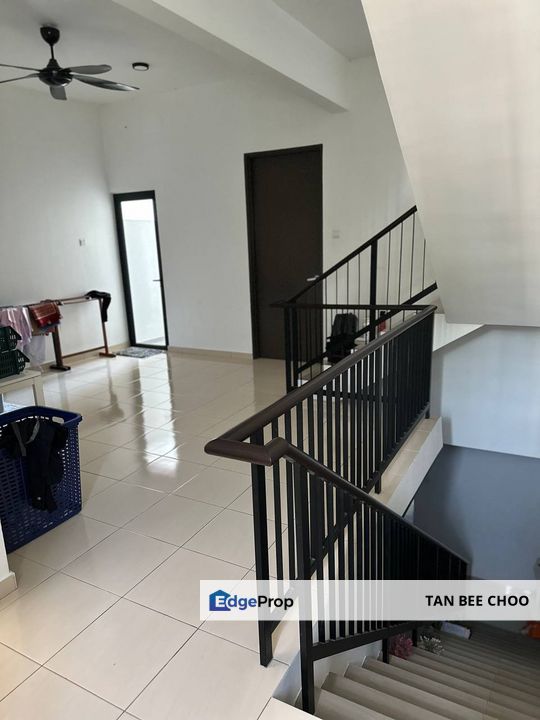 Renovated 3 Storey Terrace with 5 Beds 5 Baths at Myra Meranti, Puchong, Selangor, Puchong