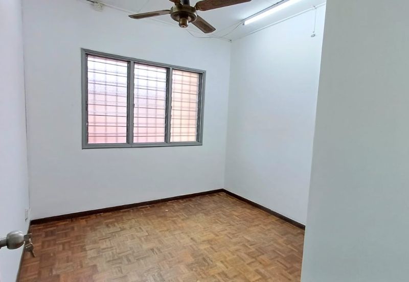 Taman Kinrara Seksyen 4