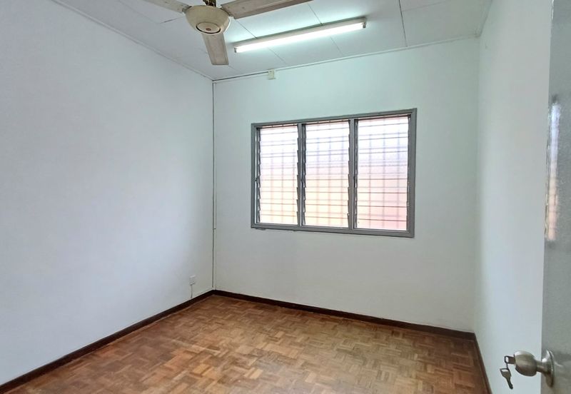 Taman Kinrara Seksyen 4