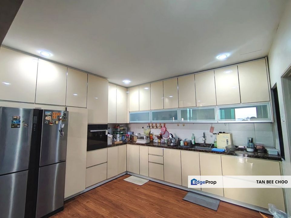 Partly Furnished 4 Bedrooms [Dual Key Concept] Zefer Hill Residence, Bandar Puchong Jaya, Puchong, Selangor, Puchong