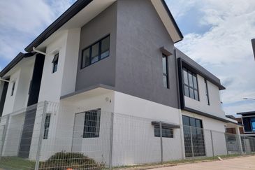 New 2 Storey Terrace with Land Shah Alam Seksyen 7