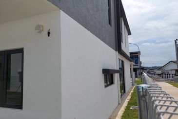 New 2 Storey Terrace with Land Shah Alam Seksyen 7