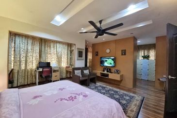 Astana Idaman, Desa Alam