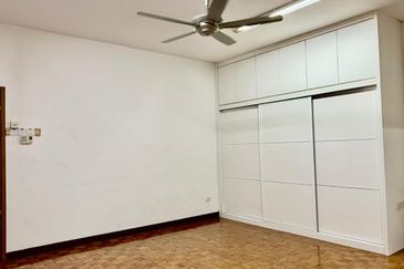 Taman OUG Well Maintain Double Storey Semi-D