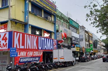 PJ Newtown Jalan 52 / Jalan Yong Shok Lin, 3 Storey Shop Office Facing Frontage Busy Road Nearby Bank