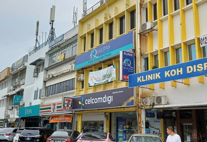 PJ Newtown Jalan 52 / Jalan Yong Shok Lin, 3 Storey Shop Office Facing Frontage Busy Road Nearby Bank