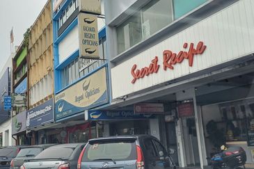 PJ Newtown Jalan 52 / Jalan Yong Shok Lin, 3 Storey Shop Office Facing Frontage Busy Road Nearby Bank