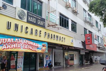 PJ Newtown Jalan 52 / Jalan Yong Shok Lin, 3 Storey Shop Office Facing Frontage Busy Road Nearby Bank