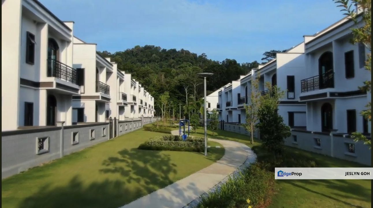 Corner semid with lake and mountain view, Selangor, Rawang