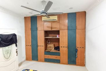 WTS / FOR SALE : Corner Lot Facing Open Double Storey at Bandar Tasik Selatan Kuala Lumpur. Fully Renovated