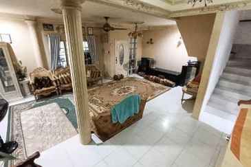 WTS / FOR SALE : Corner Lot Facing Open Double Storey at Bandar Tasik Selatan Kuala Lumpur. Fully Renovated