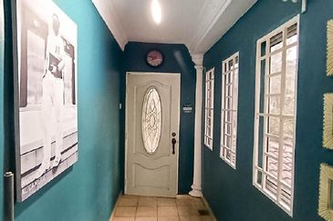 WTS / FOR SALE : Corner Lot Facing Open Double Storey at Bandar Tasik Selatan Kuala Lumpur. Fully Renovated