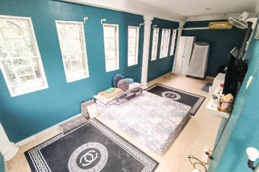 WTS / FOR SALE : Corner Lot Facing Open Double Storey at Bandar Tasik Selatan Kuala Lumpur. Fully Renovated