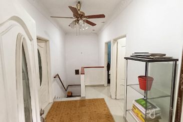 WTS / FOR SALE : Corner Lot Facing Open Double Storey at Bandar Tasik Selatan Kuala Lumpur. Fully Renovated