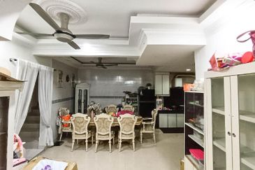 WTS / FOR SALE : Corner Lot Facing Open Double Storey at Bandar Tasik Selatan Kuala Lumpur. Fully Renovated