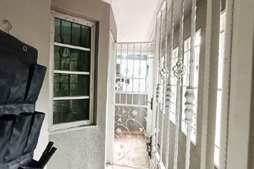 WTS / FOR SALE : Corner Lot Facing Open Double Storey at Bandar Tasik Selatan Kuala Lumpur. Fully Renovated