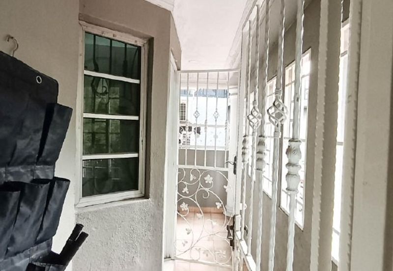 WTS / FOR SALE : Corner Lot Facing Open Double Storey at Bandar Tasik Selatan Kuala Lumpur. Fully Renovated