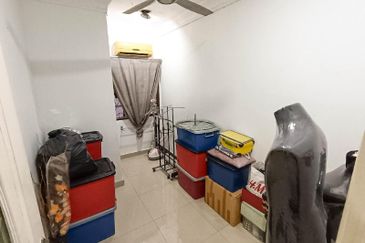 WTS / FOR SALE : Corner Lot Facing Open Double Storey at Bandar Tasik Selatan Kuala Lumpur. Fully Renovated