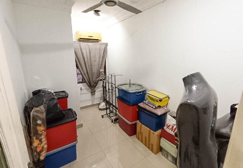 WTS / FOR SALE : Corner Lot Facing Open Double Storey at Bandar Tasik Selatan Kuala Lumpur. Fully Renovated