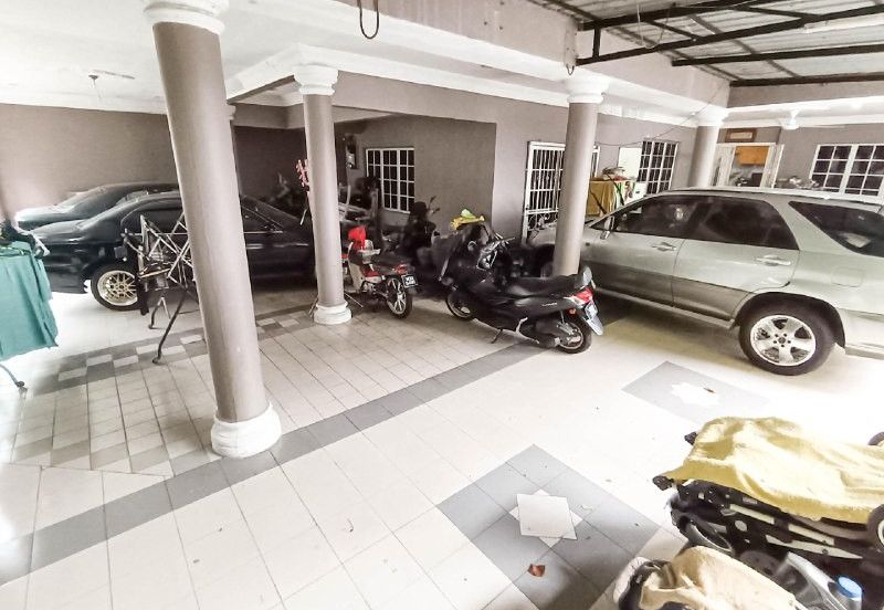 WTS / FOR SALE : Corner Lot Facing Open Double Storey at Bandar Tasik Selatan Kuala Lumpur. Fully Renovated