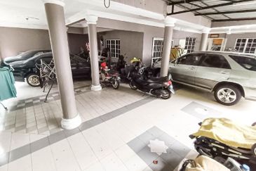 WTS / FOR SALE : Corner Lot Facing Open Double Storey at Bandar Tasik Selatan Kuala Lumpur. Fully Renovated