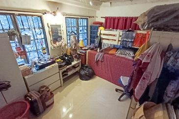 WTS / FOR SALE : Corner Lot Facing Open Double Storey at Bandar Tasik Selatan Kuala Lumpur. Fully Renovated