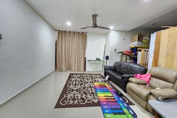 FOR SALE ‼️  [EXTENDED + RENOVATED] Single Storey Bungalow Desa Pinggiran Putra Kajang