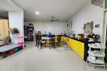 FOR SALE ‼️  [EXTENDED + RENOVATED] Single Storey Bungalow Desa Pinggiran Putra Kajang