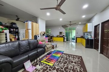 FOR SALE ‼️  [EXTENDED + RENOVATED] Single Storey Bungalow Desa Pinggiran Putra Kajang