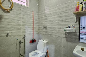 FOR SALE ‼️  [EXTENDED + RENOVATED] Single Storey Bungalow Desa Pinggiran Putra Kajang