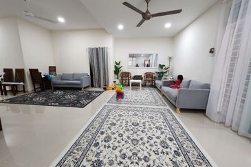 FOR SALE ‼️  [EXTENDED + RENOVATED] Single Storey Bungalow Desa Pinggiran Putra Kajang