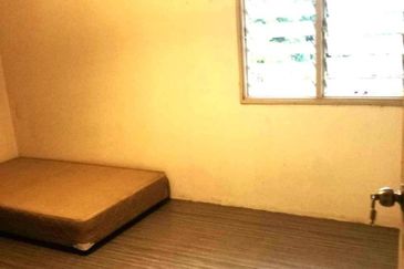 FOR SALE! [CORNER WITH BIG EXTRA LAND] Double Storey Terrace House Pandan Jaya, KL