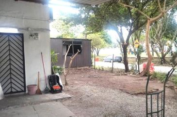 FOR SALE! [CORNER WITH BIG EXTRA LAND] Double Storey Terrace House Pandan Jaya, KL