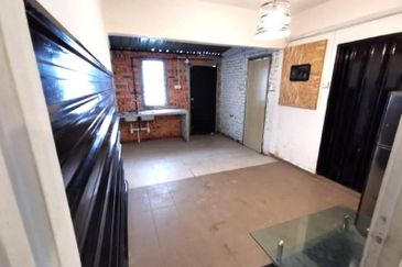 FOR SALE! [CORNER WITH BIG EXTRA LAND] Double Storey Terrace House Pandan Jaya, KL