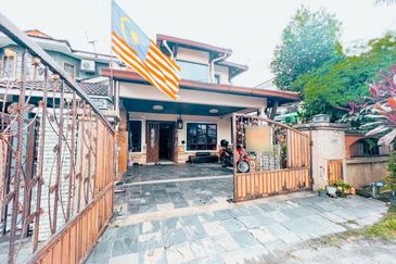 FOR SALE! END LOT, Double Storey Taman Bukit Indah Fasa 2, Ampang