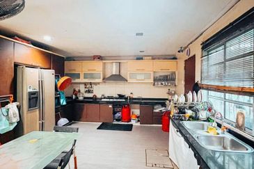 FOR SALE! END LOT, Double Storey Taman Bukit Indah Fasa 2, Ampang