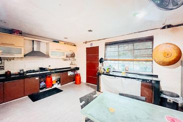 FOR SALE! END LOT, Double Storey Taman Bukit Indah Fasa 2, Ampang