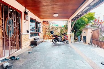 FOR SALE! END LOT, Double Storey Taman Bukit Indah Fasa 2, Ampang