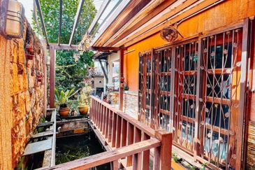 FOR SALE! END LOT, Double Storey Taman Bukit Indah Fasa 2, Ampang