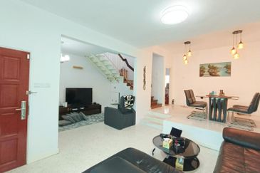 FOR SALE! FULLY FURNISH & RENOVATED Double Storey House Taman Zooview Ampang @ Kemensah