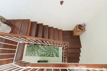 FOR SALE! FULLY FURNISH & RENOVATED Double Storey House Taman Zooview Ampang @ Kemensah