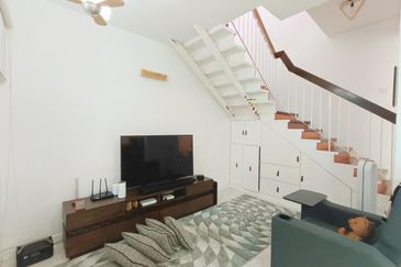 FOR SALE! FULLY FURNISH & RENOVATED Double Storey House Taman Zooview Ampang @ Kemensah