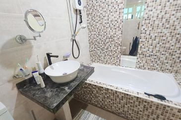 FOR SALE! FULLY FURNISH & RENOVATED Double Storey House Taman Zooview Ampang @ Kemensah