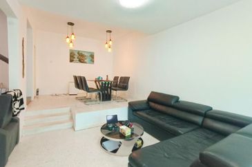 FOR SALE! FULLY FURNISH & RENOVATED Double Storey House Taman Zooview Ampang @ Kemensah