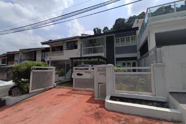 FOR SALE! FULLY FURNISH & RENOVATED Double Storey House Taman Zooview Ampang @ Kemensah