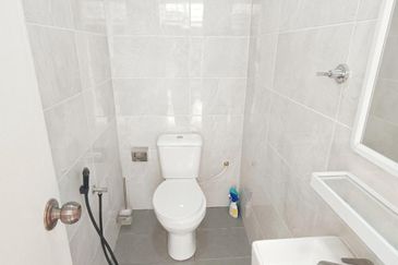 FOR SALE! FULLY FURNISH & RENOVATED Double Storey House Taman Zooview Ampang @ Kemensah