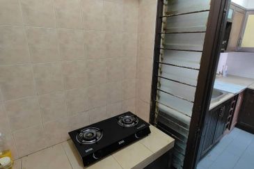 Anjung Hijau (Greenfield Apartment)