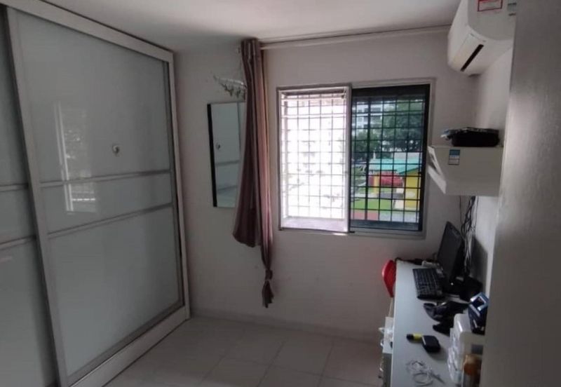 Flat Pandan Jaya Blok L13