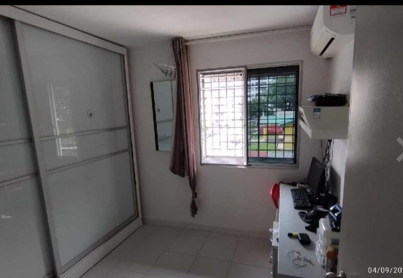 Flat Pandan Jaya Blok L13